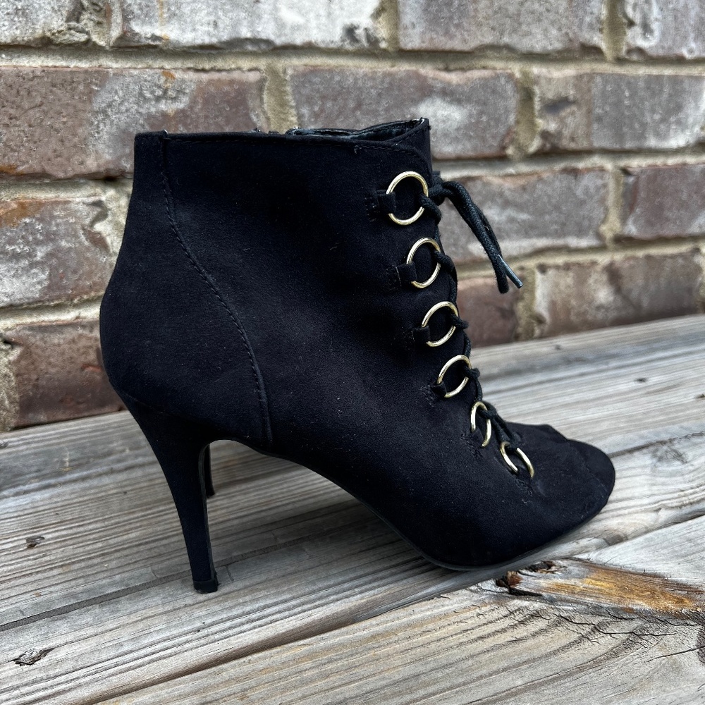 Candie’s Black Suede Lace up Sexy Booties with Heel Size 7.5